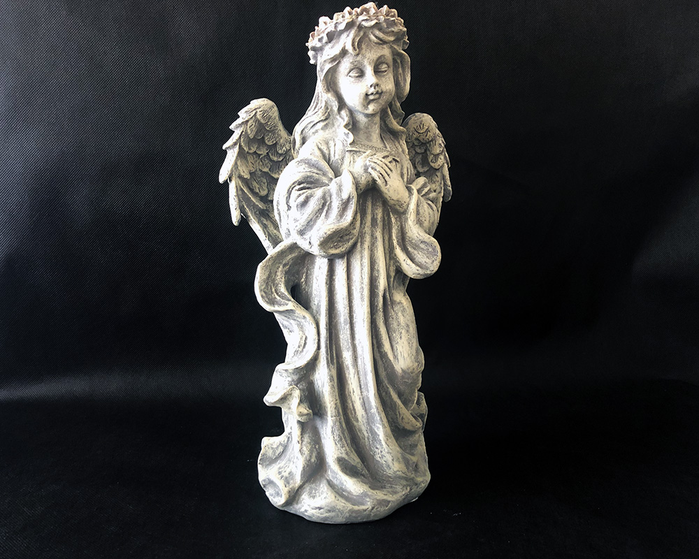 Náhrobná dekorácia anjel s krídlami prekrížené ruky stojaci solárny