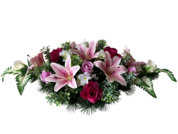 Nhrobn ikebana  biela alia a cyklmenov rua v zaaenej lodike