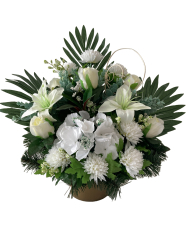 Nhrobn ikebana rua biela, hortenzia, chryzantma s dekorciou