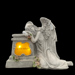 Nhrobn dekorcia anjel polosediaci solrny s npisom spomname