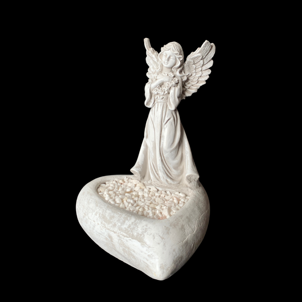 Náhrobná dekorácia anjel stojaci na srdci s kamienkami